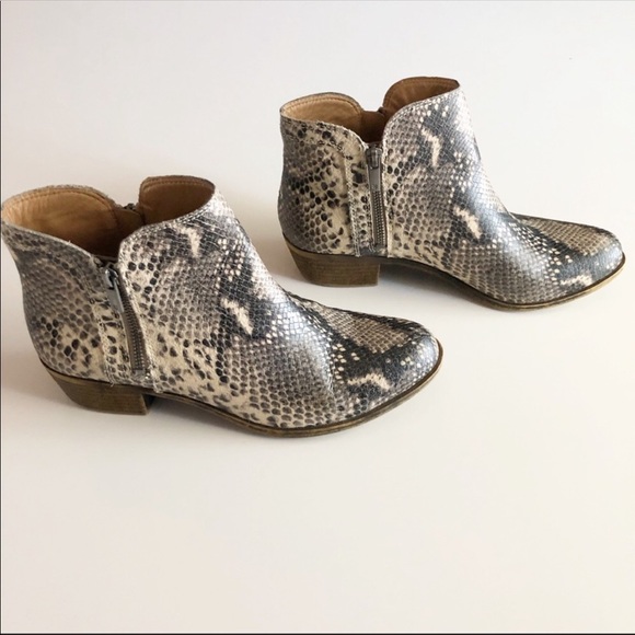 Lucky Brand Snake Skin Print Ankle Zip Booties 9.5 - Picture 4 of 8